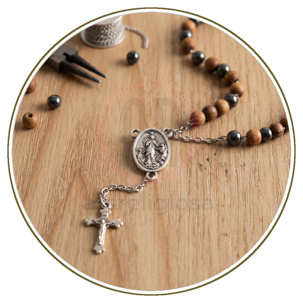 Crocera Maria che scioglie i nodi 24 mm in zama argentata per rosari